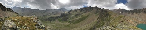 Veduta panoramica della Val Umbrina e sullo sfondo la catena di Ercavallo